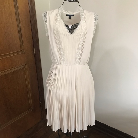 Banana Republic Beautiful brand new pleated dress